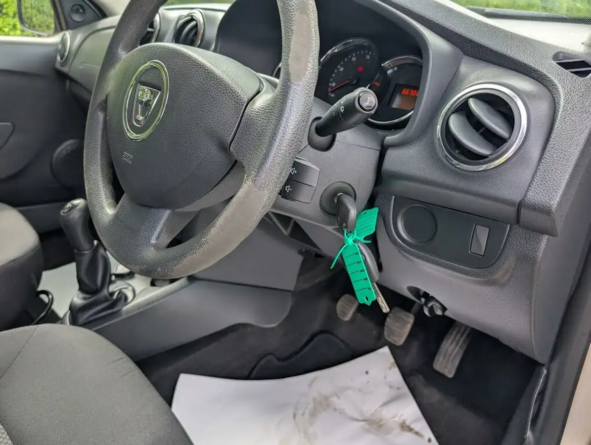 2015-dacia-sandero-12-ambiance-big-18