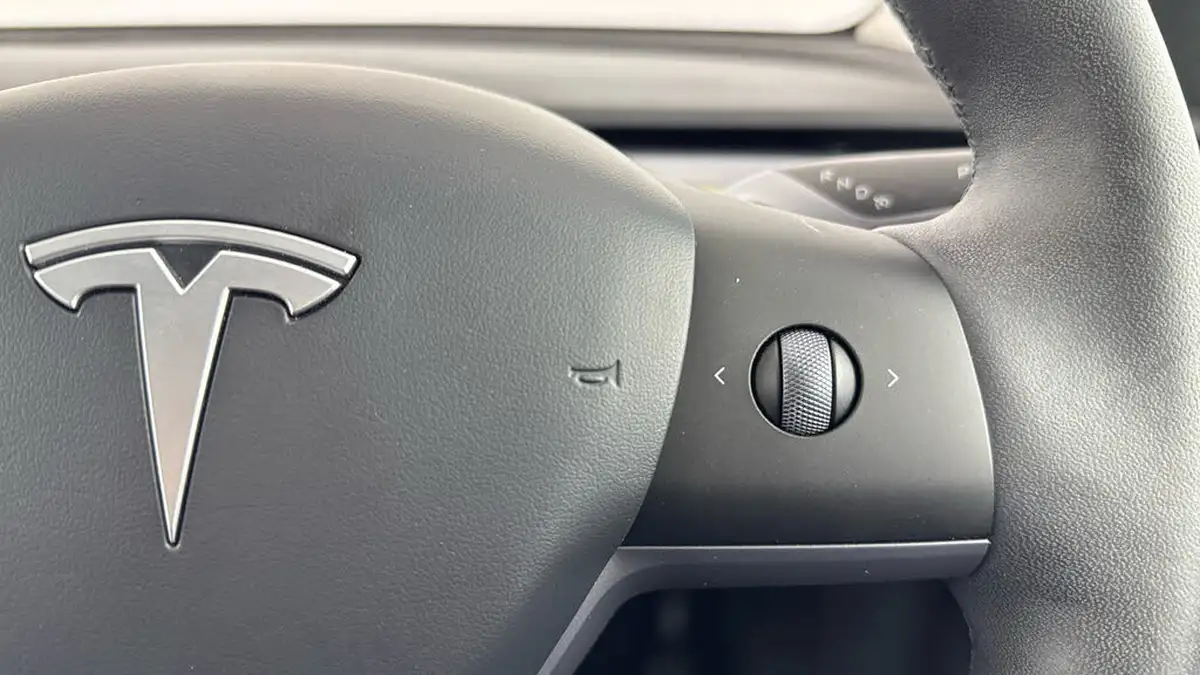 2023-tesla-model-y-e-rwd-big-17