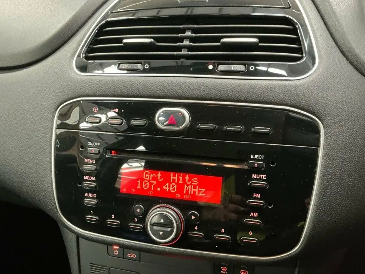 2013-fiat-punto-12-easy-no-ss-5d-big-13