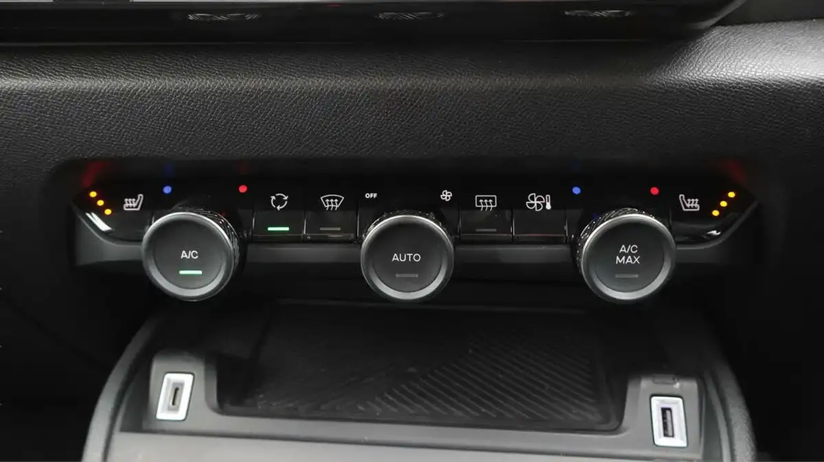 2023-citroen-c4-12-puretech-c-series-edition-big-12