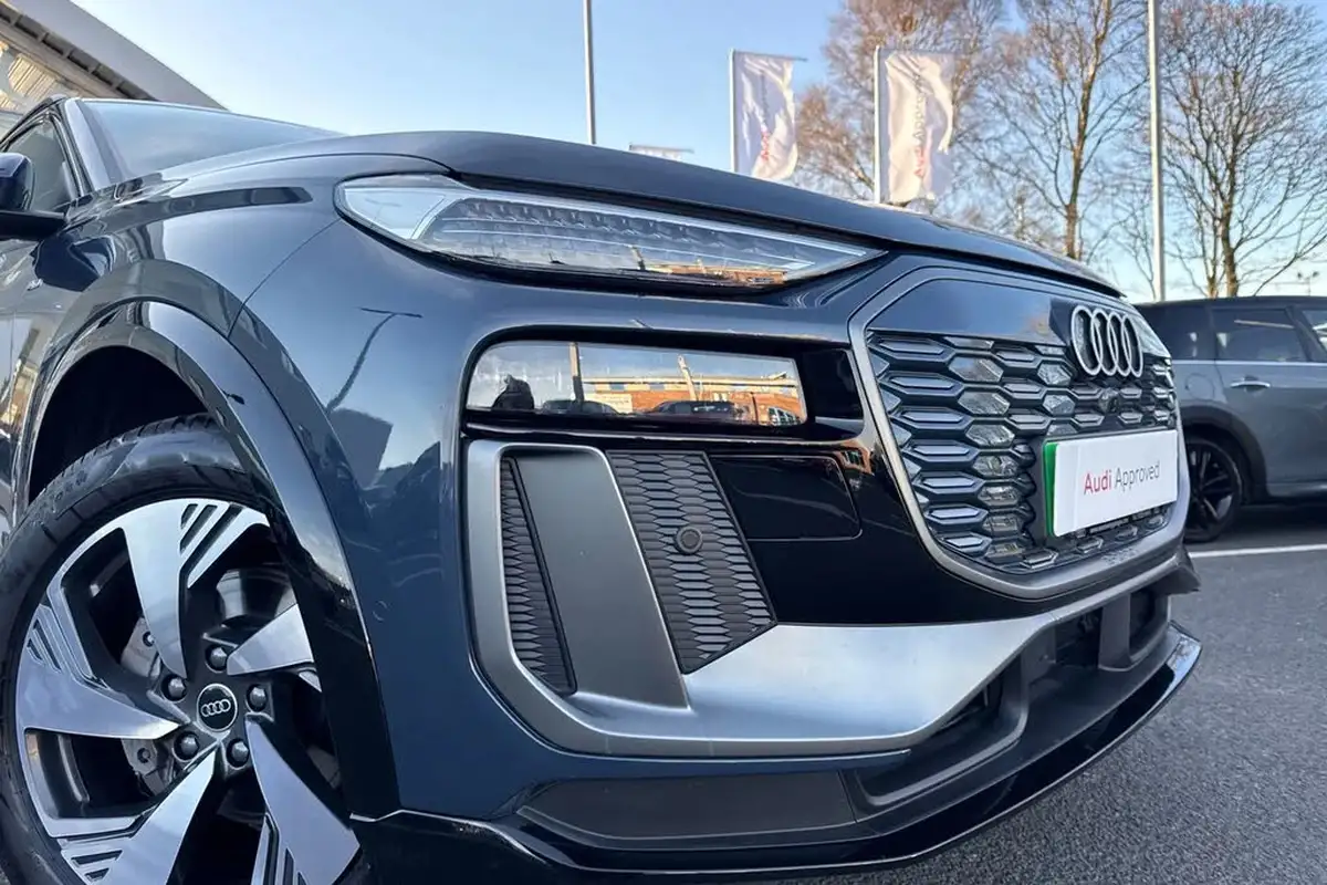 2025-audi-q6-e-tron-e-s-line-326ps-performance-suv-auto-big-24