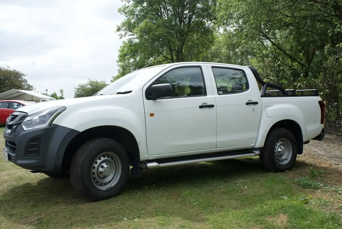 2018-isuzu-d-max-19td-utility-4x4-double-pickup-big-8