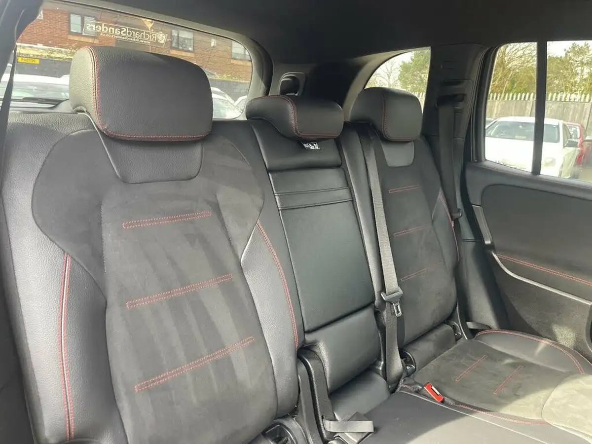 2020-mercedes-benz-glb-class-20d-glb220d-amg-line-premium-5-big-14