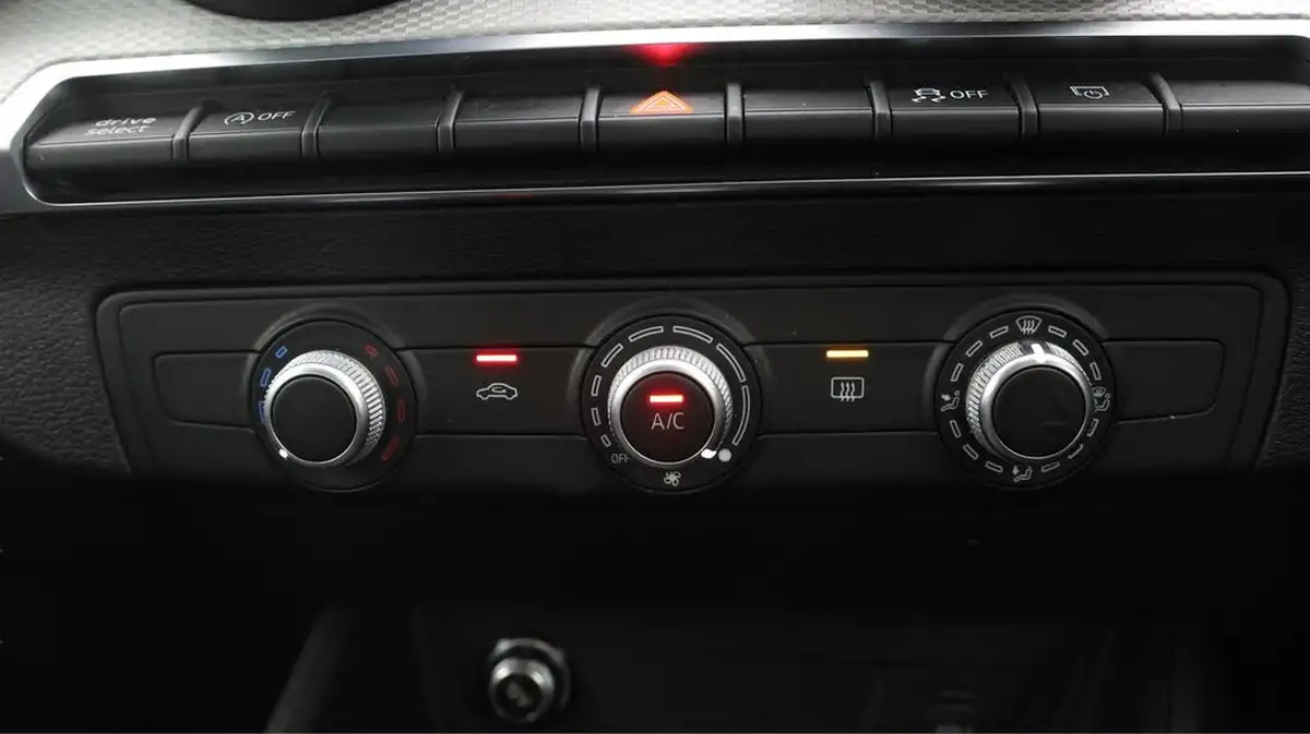 2022-audi-q2-10-30-tfsi-technik-big-11