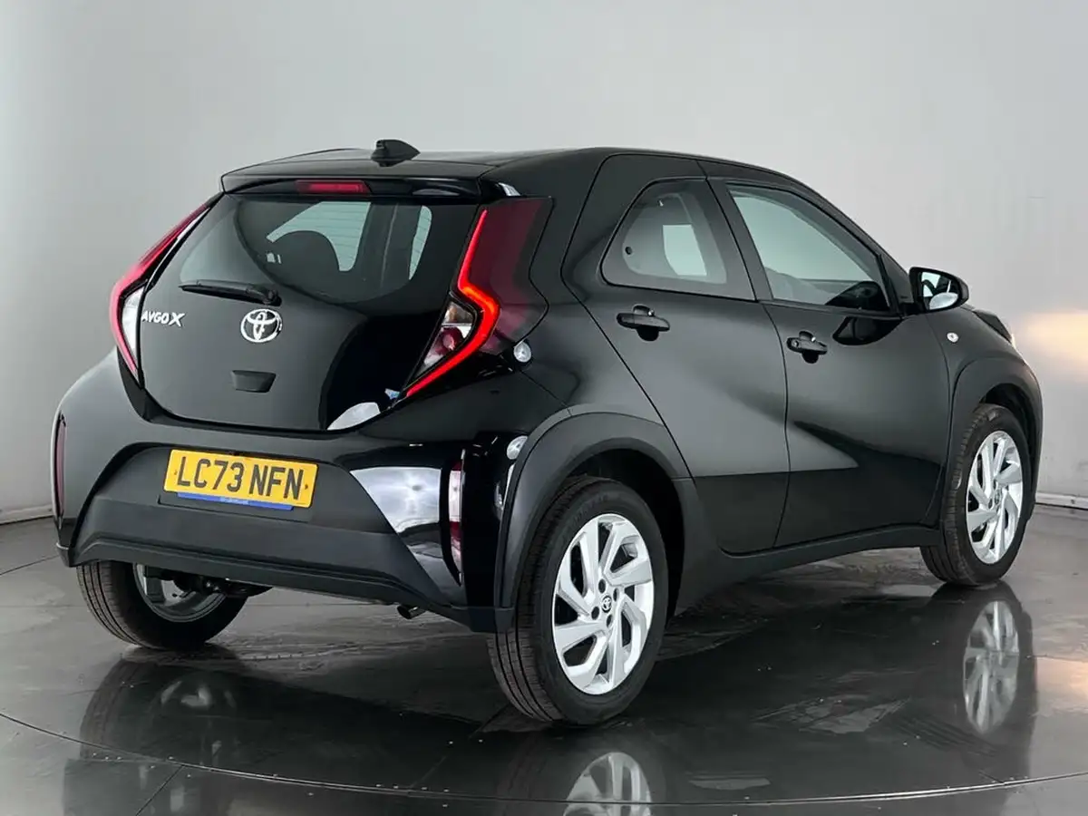 2023-toyota-aygo-x-10-vvt-i-pure-cvt-big-6
