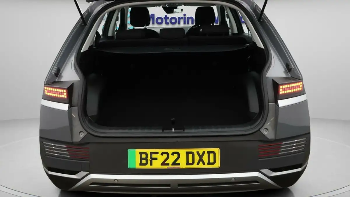 2022-hyundai-ioniq-5-e-se-connect-big-16