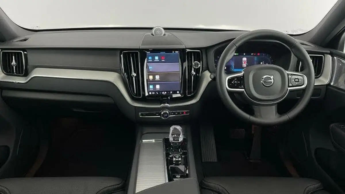 2024-volvo-xc60-20-b5-ultra-black-edition-big-7