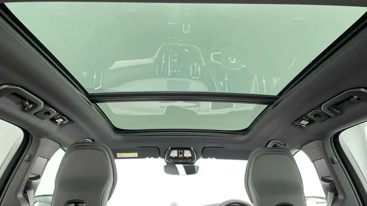 2024-volvo-xc60-20-b5-ultra-black-edition-big-31