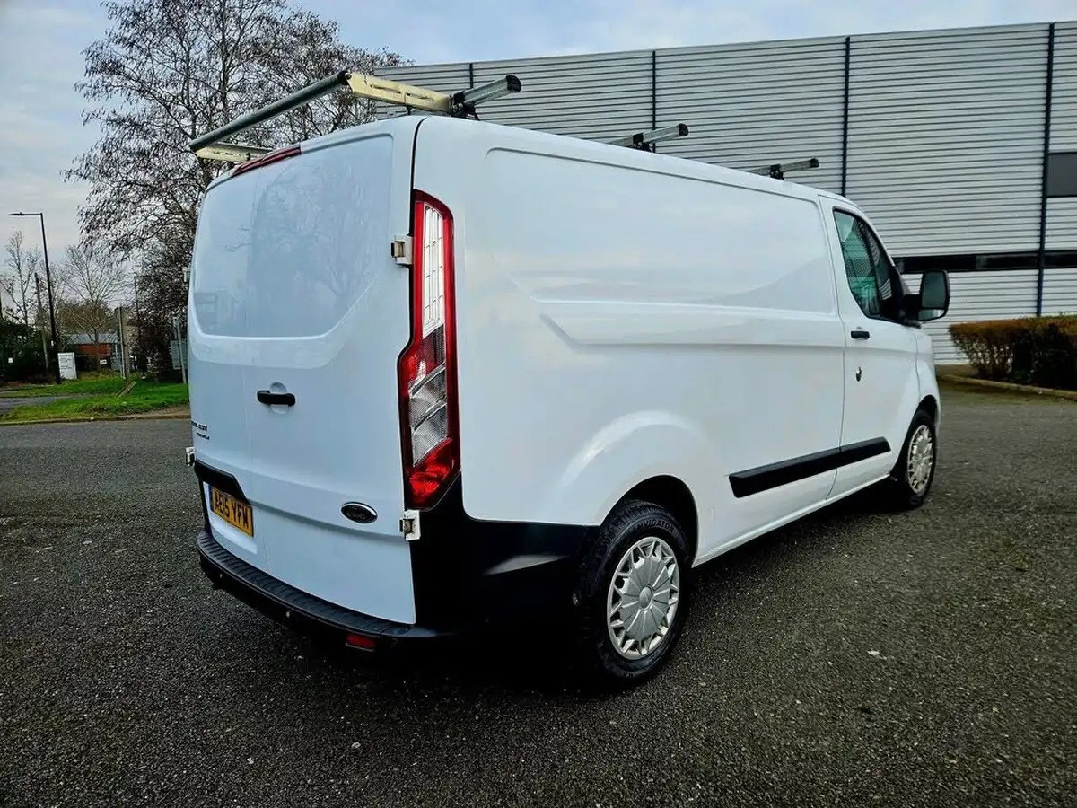 2015-ford-transit-custom-22tdci-330-l2h1-trend-125ps-panel-van-big-5