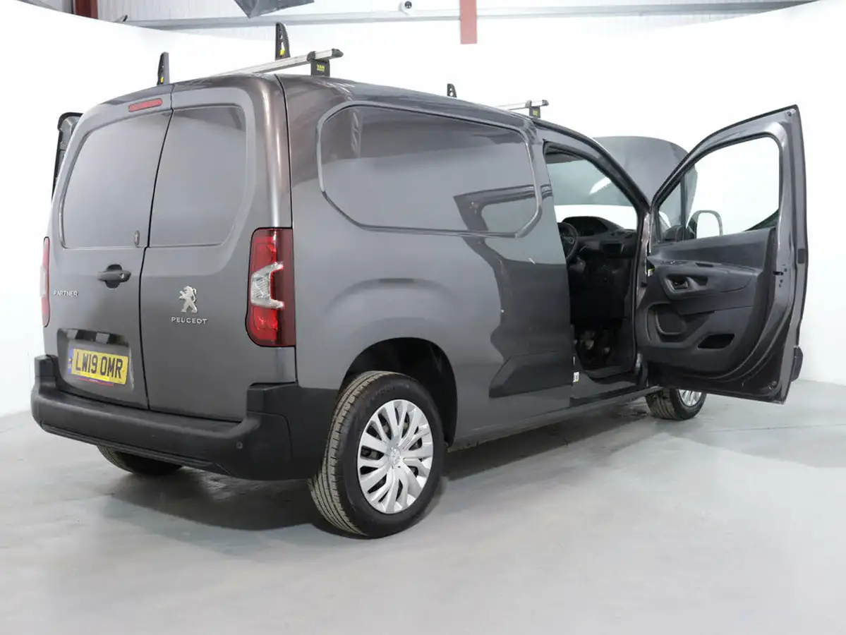2019-peugeot-partner-16bluehdi-1000-professional-big-41