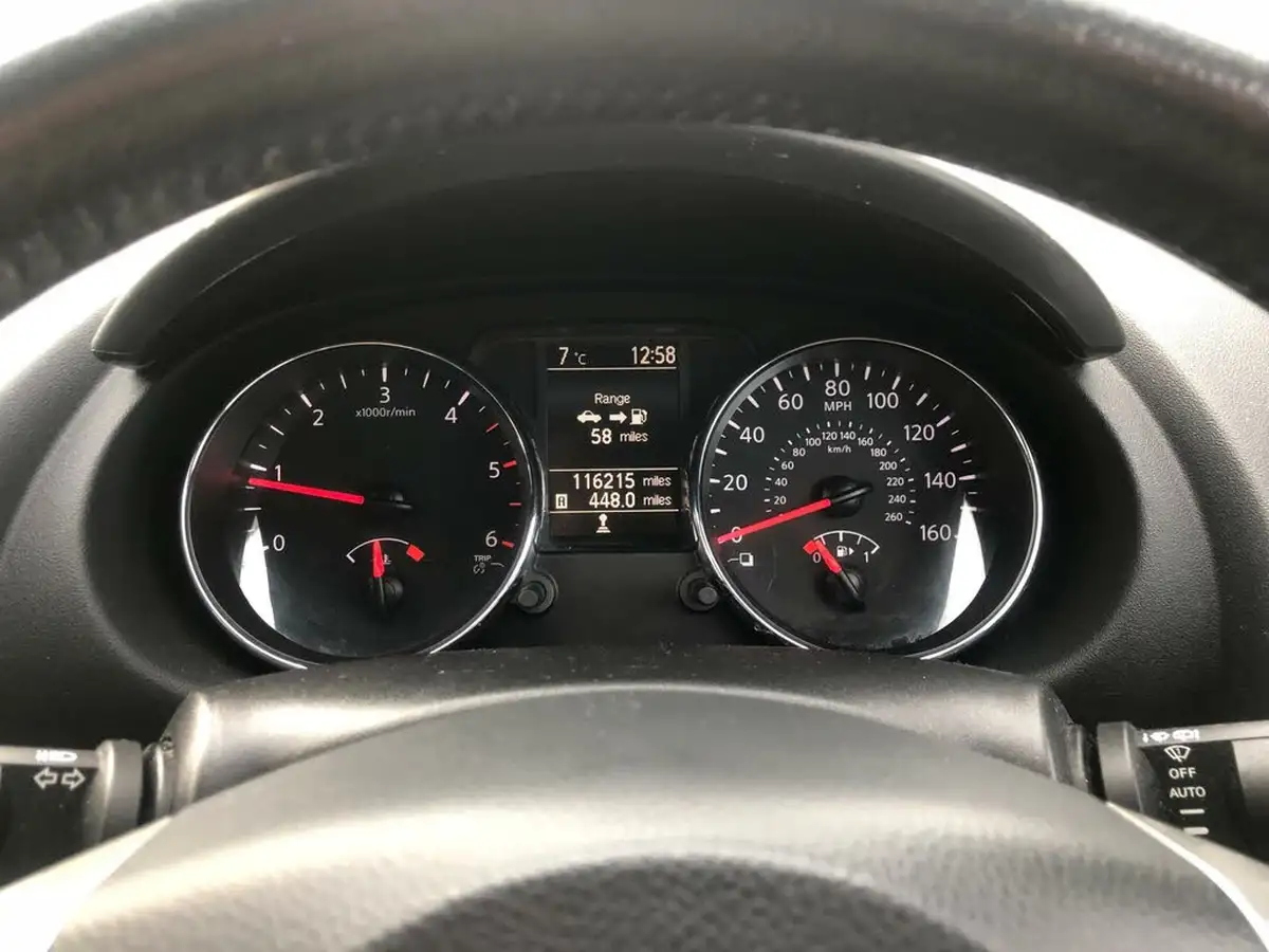 2012-nissan-qashqai-15td-acenta-big-39