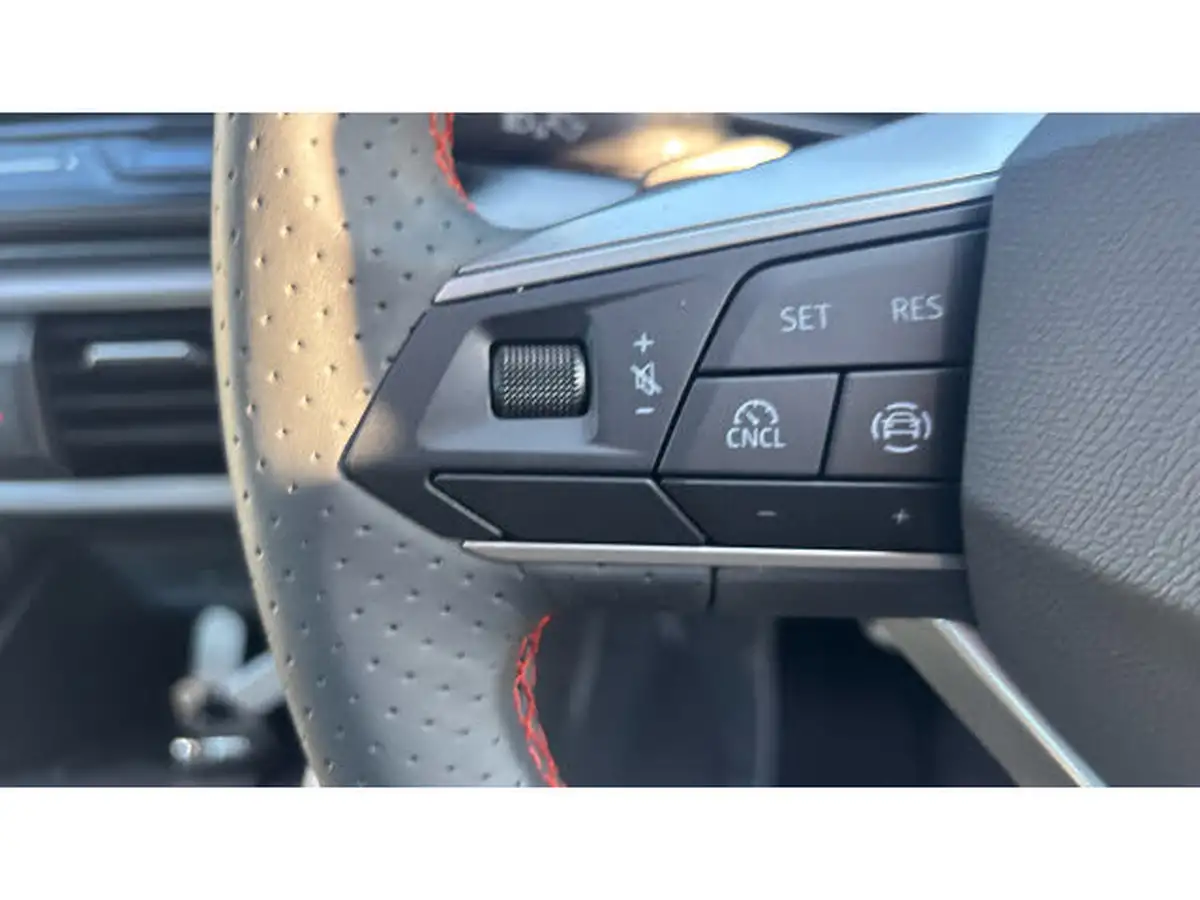 2025-seat-leon-15-e-hybrid-fr-black-edition-hatchback-big-16