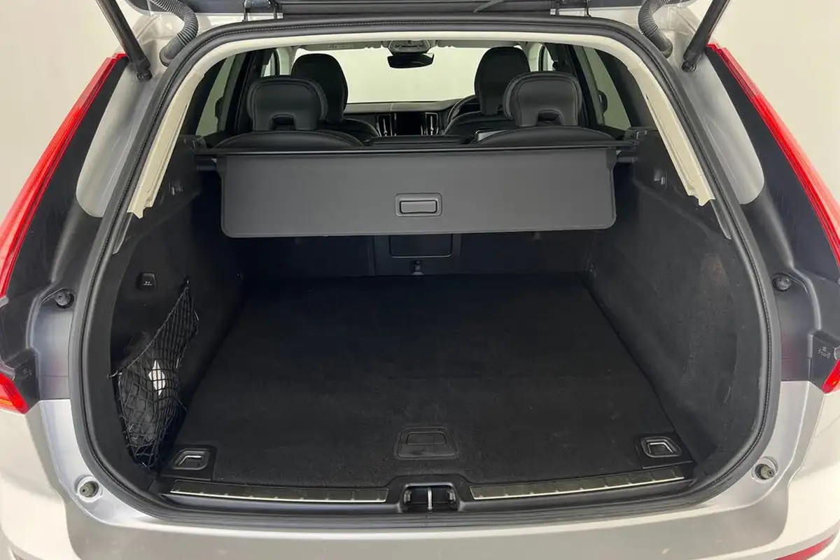 2024-volvo-xc60-20-b5-plus-big-7
