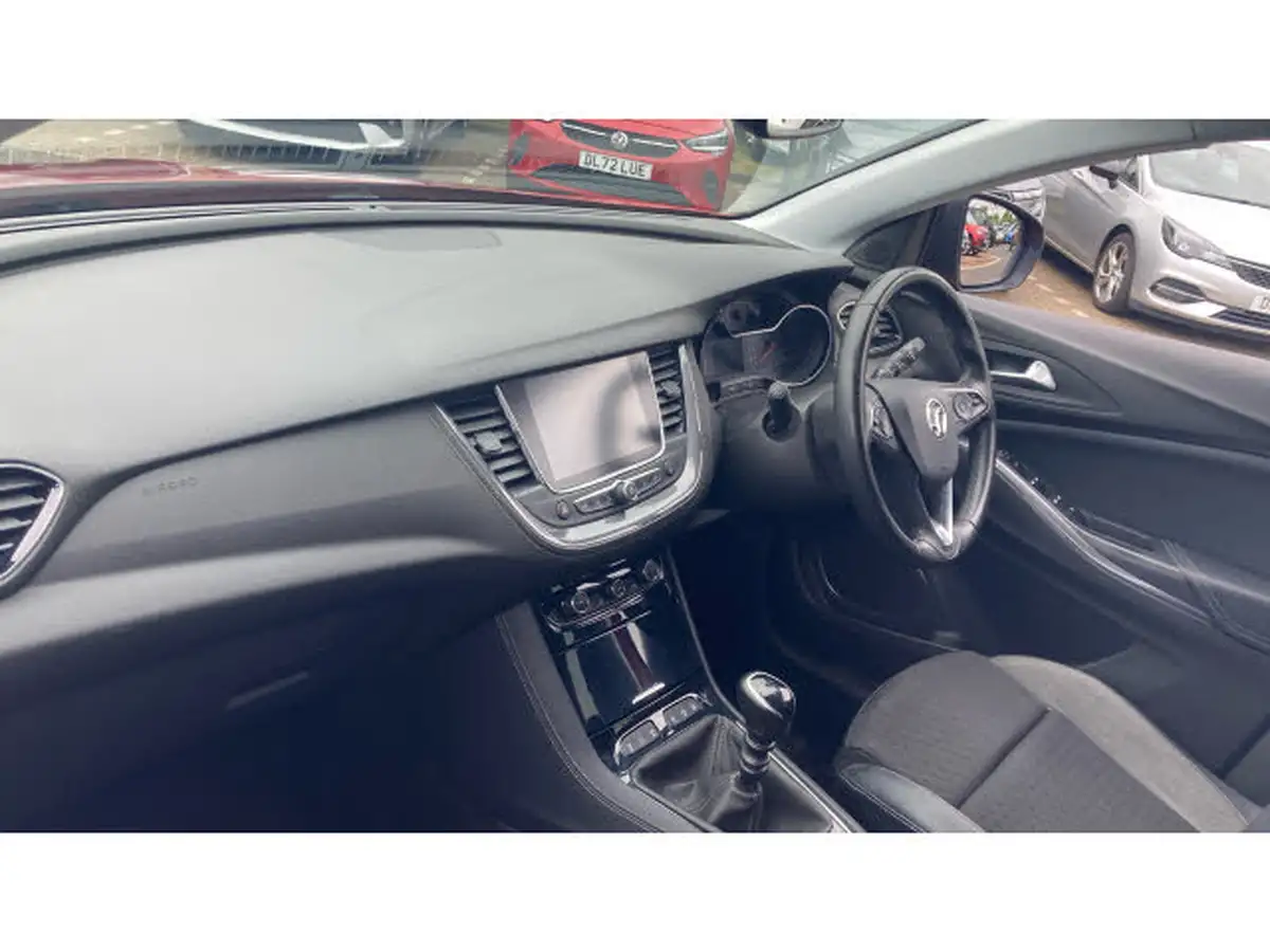 2020-vauxhall-grandland-x-12-sri-nav-big-8