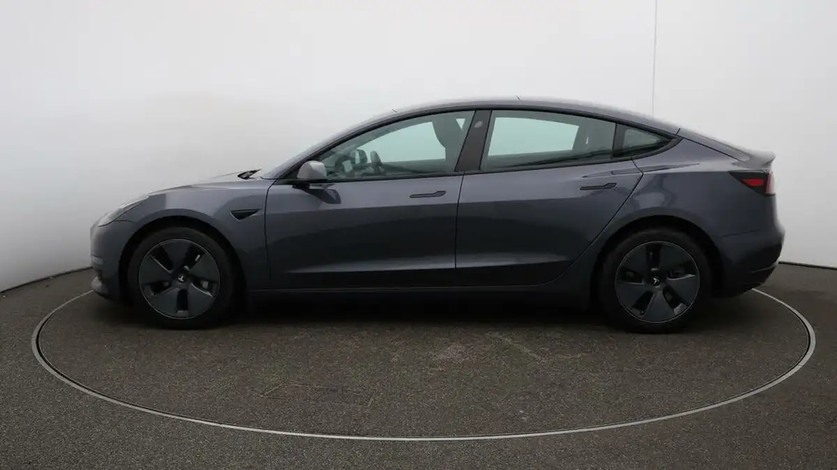 2022-tesla-model-3-e-long-range-big-62