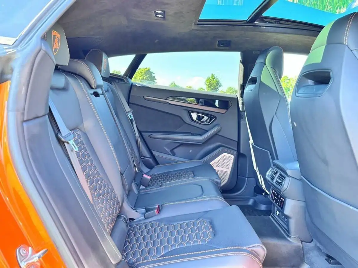 2023-lamborghini-urus-40-no-trim-big-13