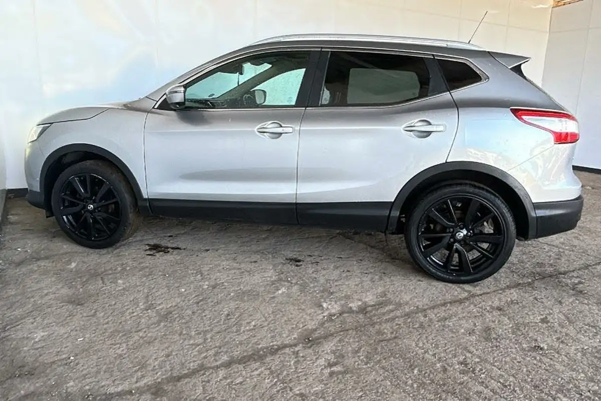 2015-nissan-qashqai-16-tekna-big-4