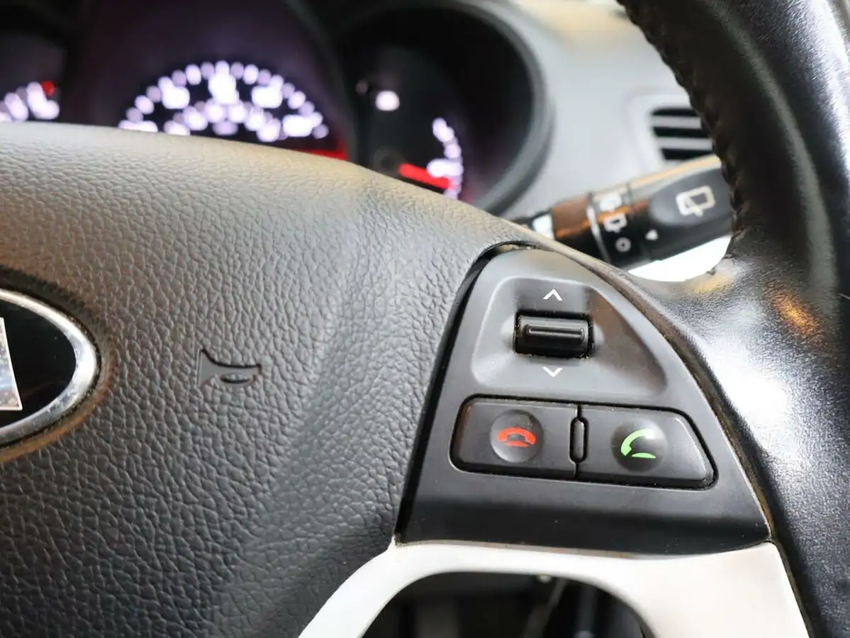 2013-kia-picanto-10-city-big-24