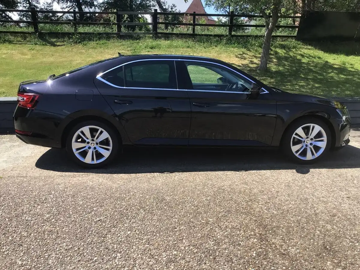 2018-skoda-superb-20tdi-se-l-executive-150ps-scr-hatchback-big-2