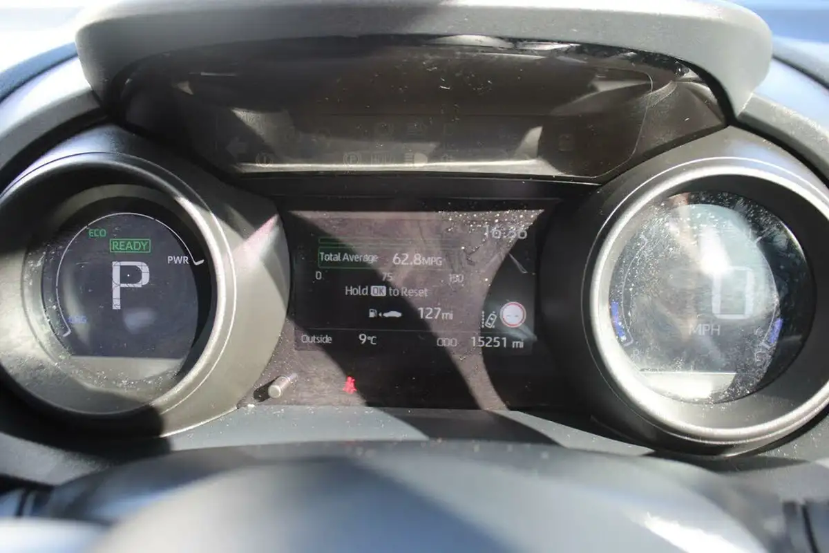 2022-toyota-yaris-15-vvt-i-design-big-21
