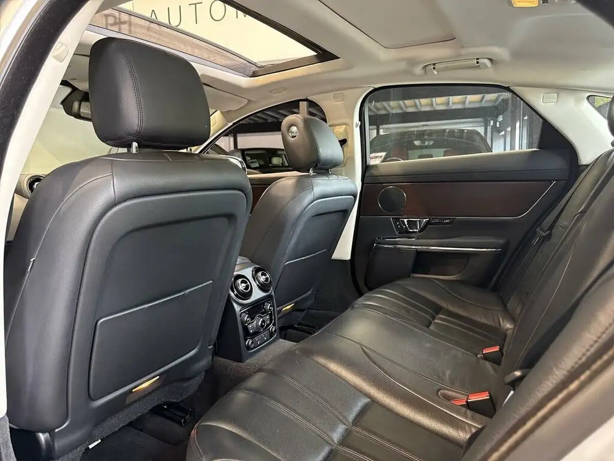 2016-jaguar-xj-series-30td-xj-luxury-swb-saloon-big-34