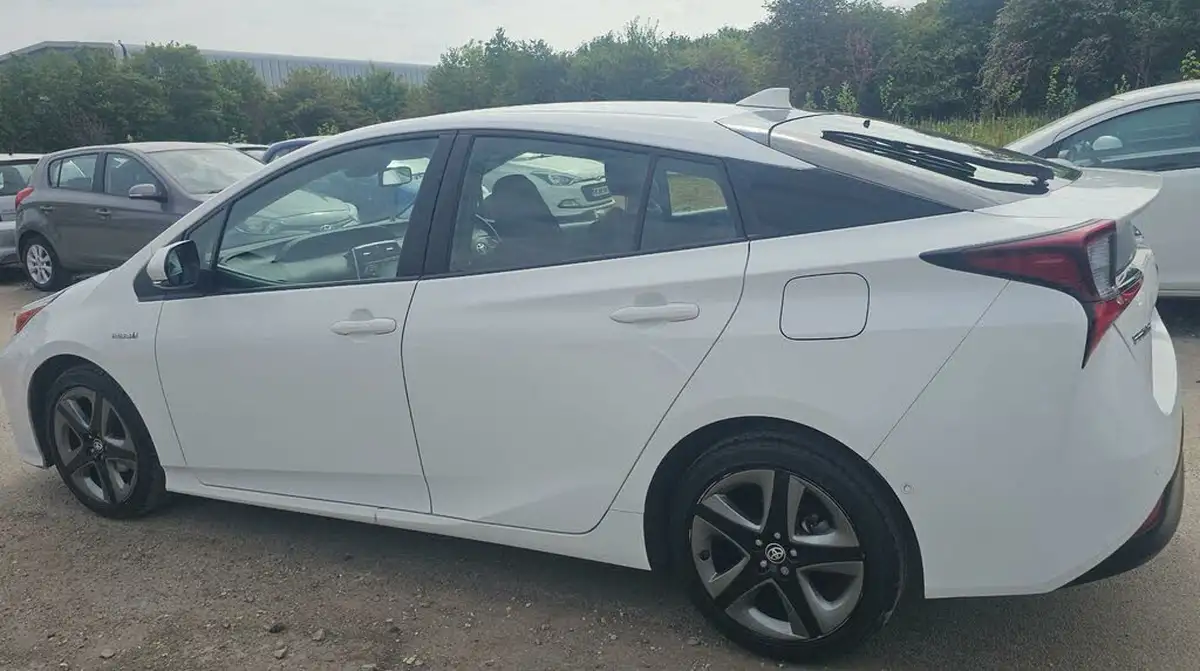 2019-toyota-prius-18-vvt-i-business-edition-plus-cvt-big-9