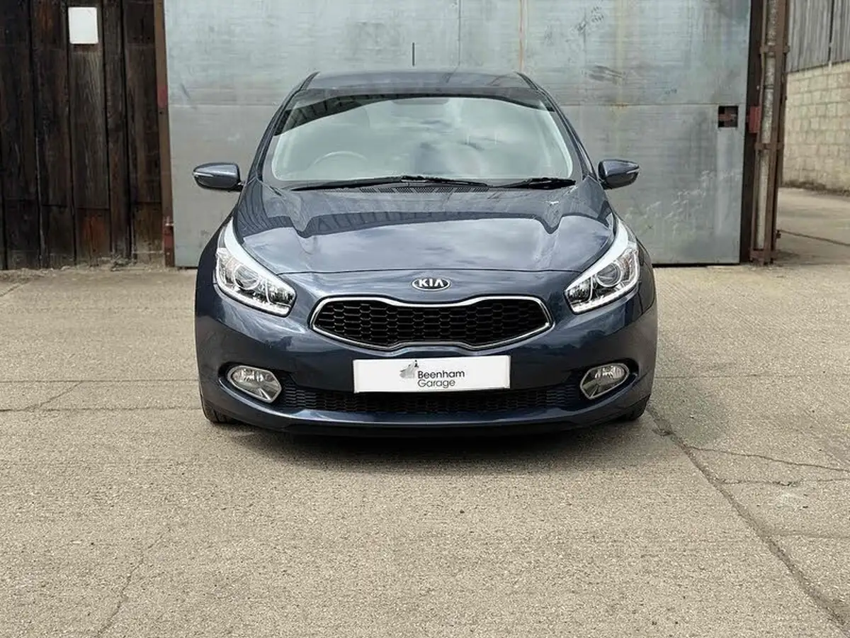 2014-kia-ceed-16crdi-3-isg-hatchback-big-8
