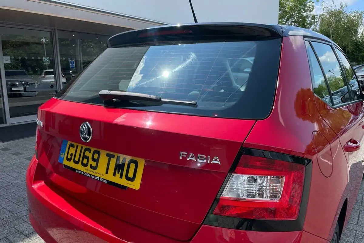 2019-skoda-fabia-10-tsi-colour-edition-big-11