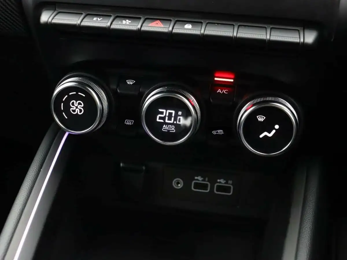 2023-renault-clio-16-engineered-big-36