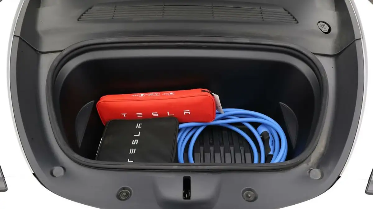 2023-tesla-model-y-e-rwd-big-18