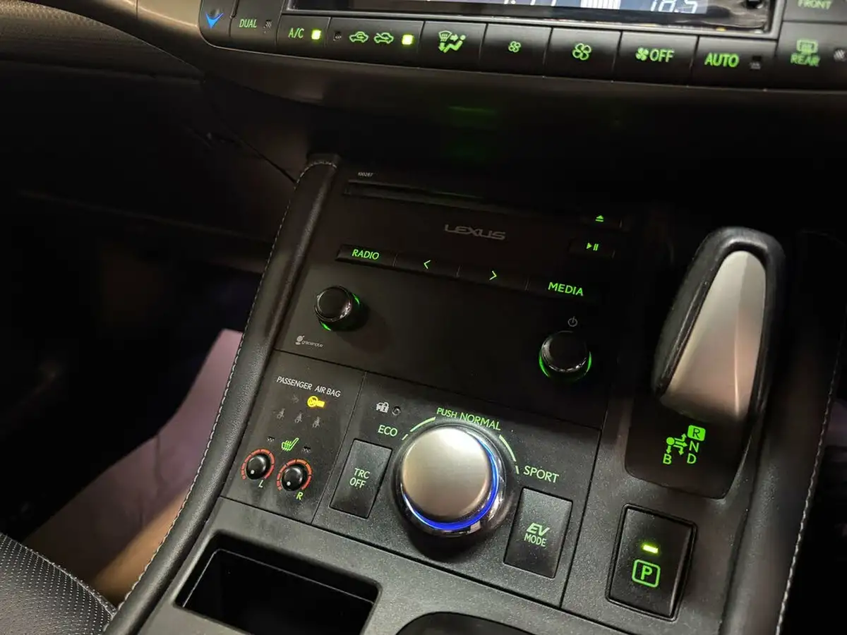 2015-lexus-ct-200h-18-f-sport-cvt-big-42