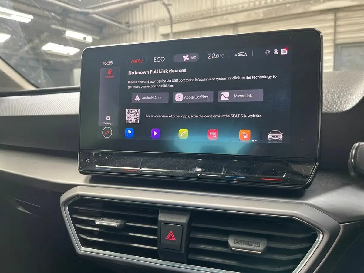 2021-seat-leon-14-e-hybrid-fr-hatchback-big-21
