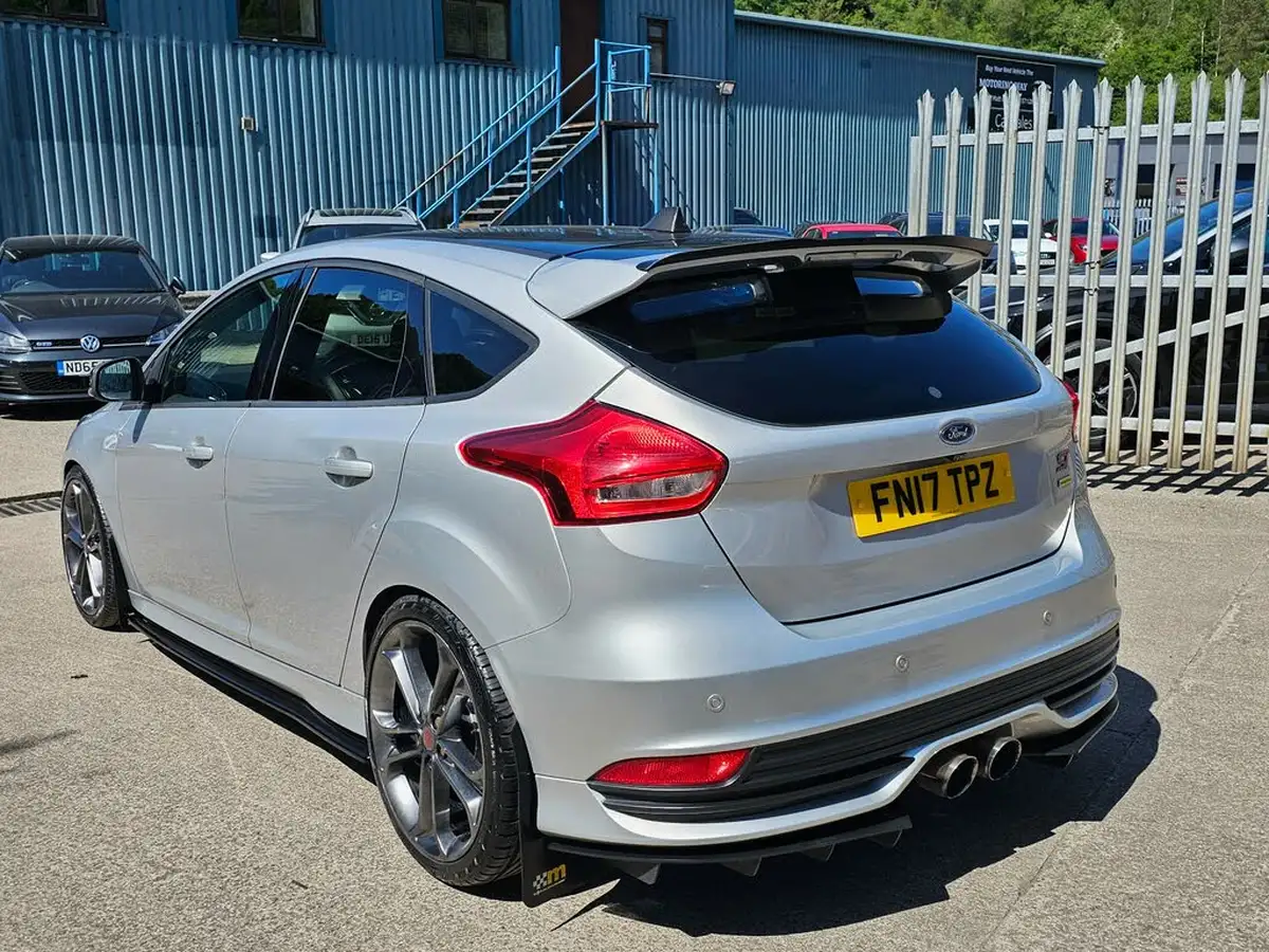 2017-ford-focus-20t-st3-hatchback-big-5