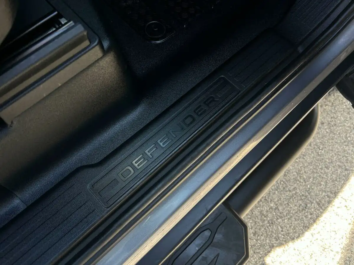2021-land-rover-90-defender-30-d250-se-big-52