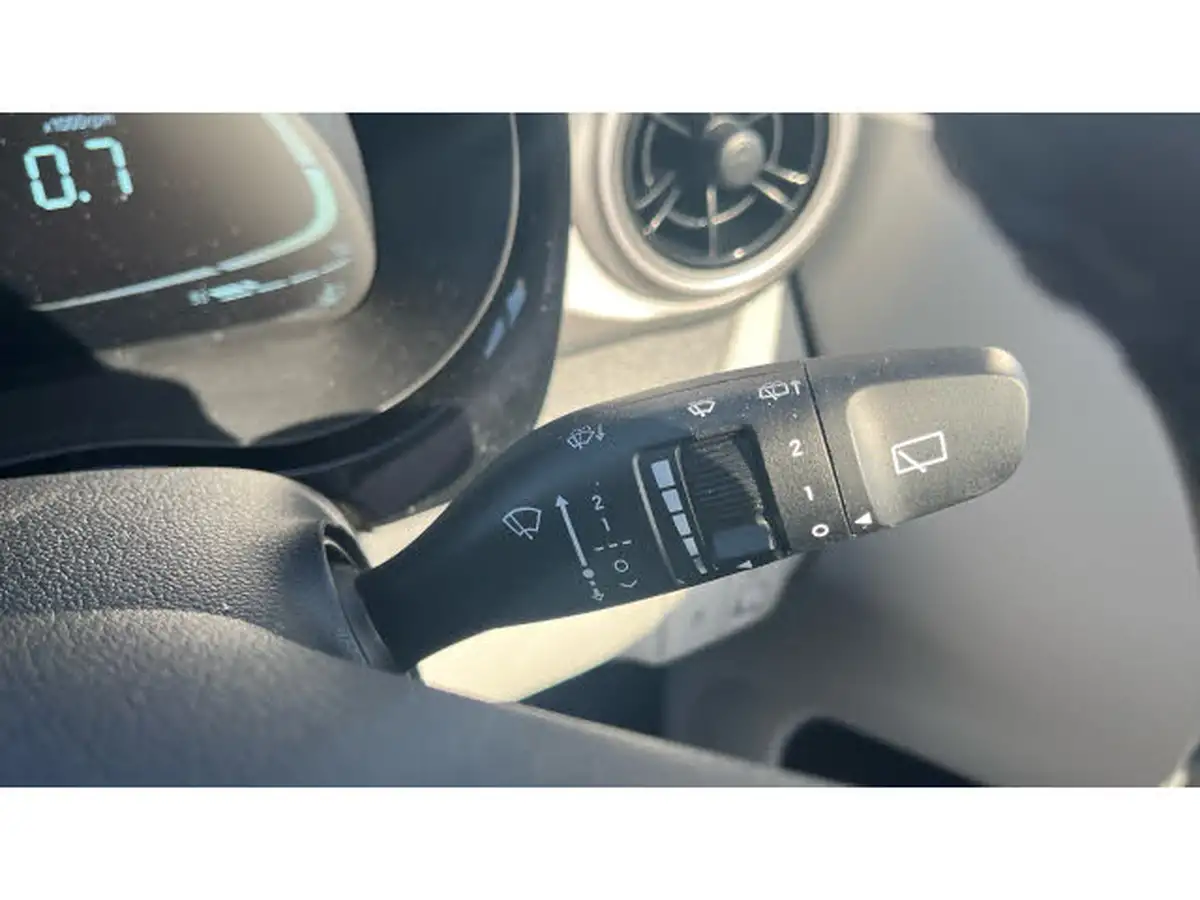 2025-hyundai-i10-12-premium-79ps-auto-big-22