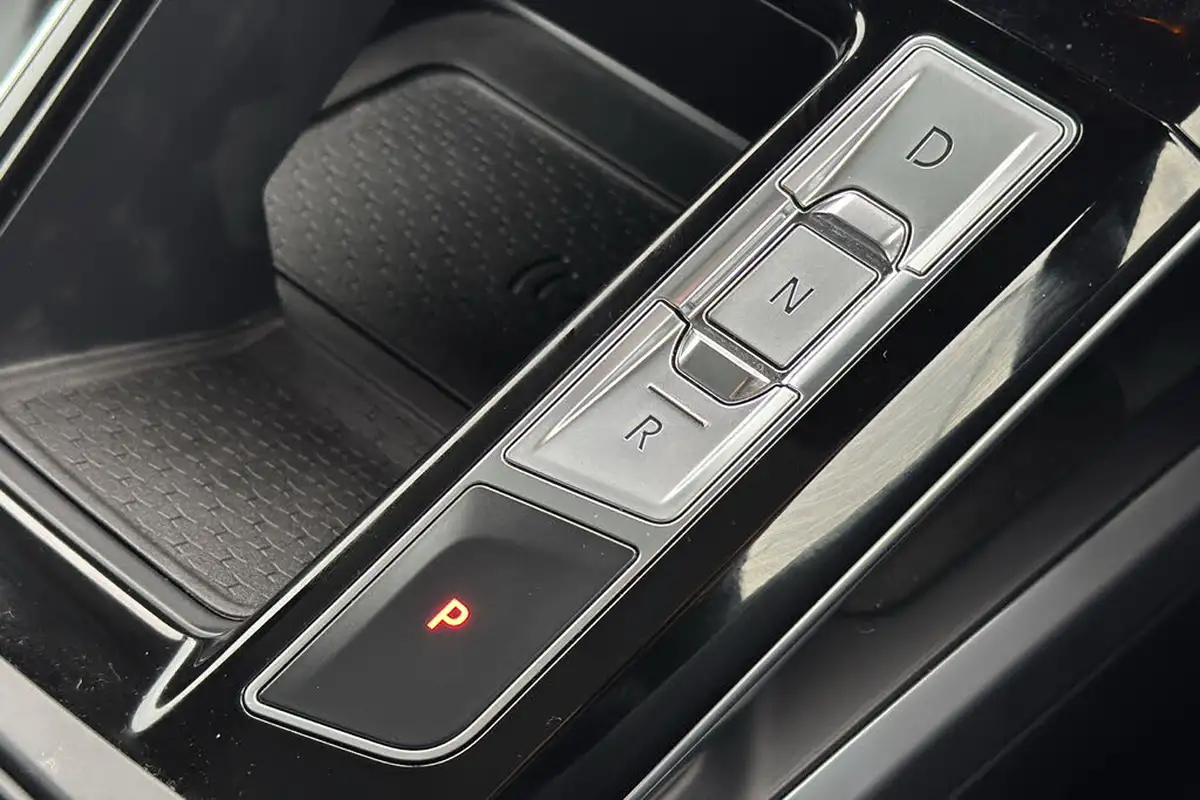 2024-jaguar-i-pace-ev400-r-dynamic-hse-black-big-12