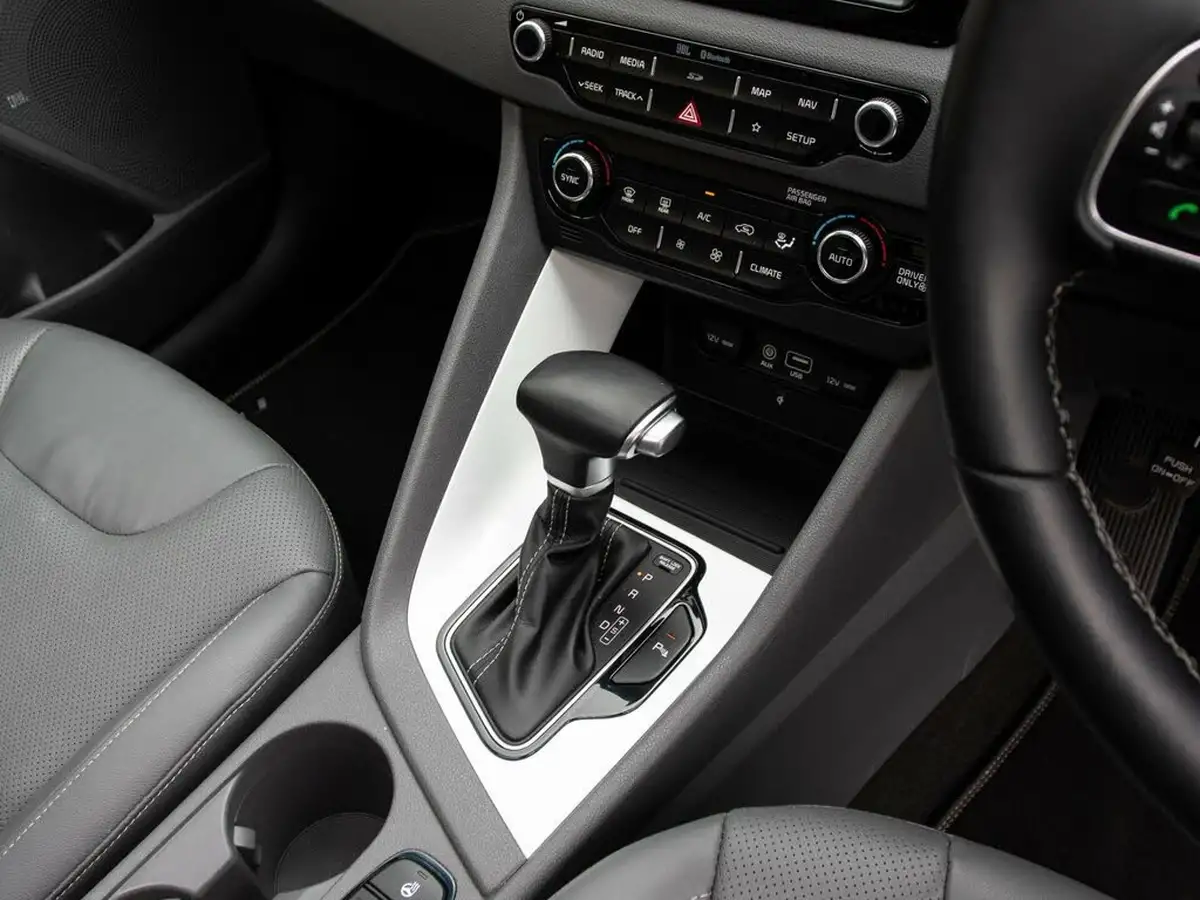 2017-kia-niro-16-gdi-first-edition-big-33