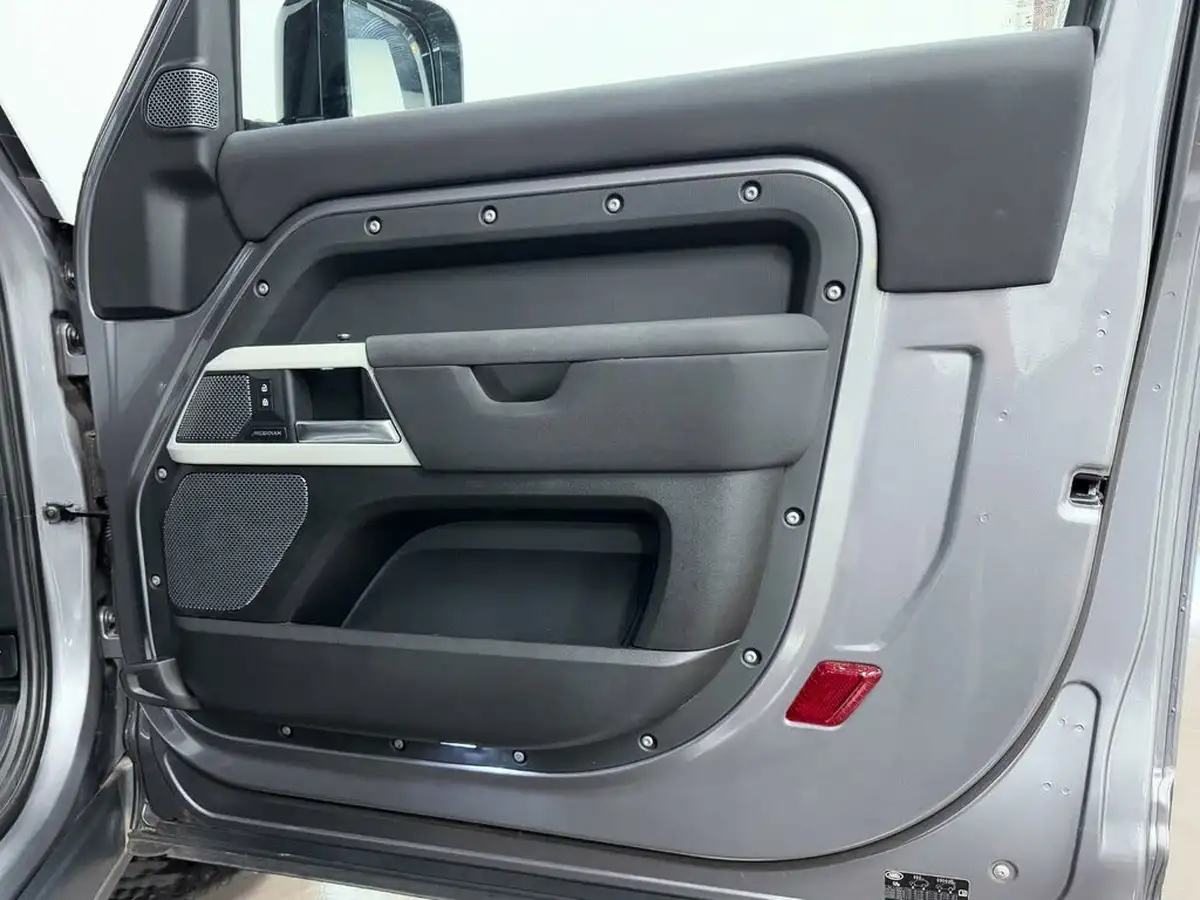 2021-land-rover-90-defender-20-p300-x-dynamic-se-big-26