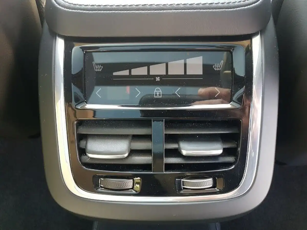 2024-volvo-xc90-20-b5-plus-big-15