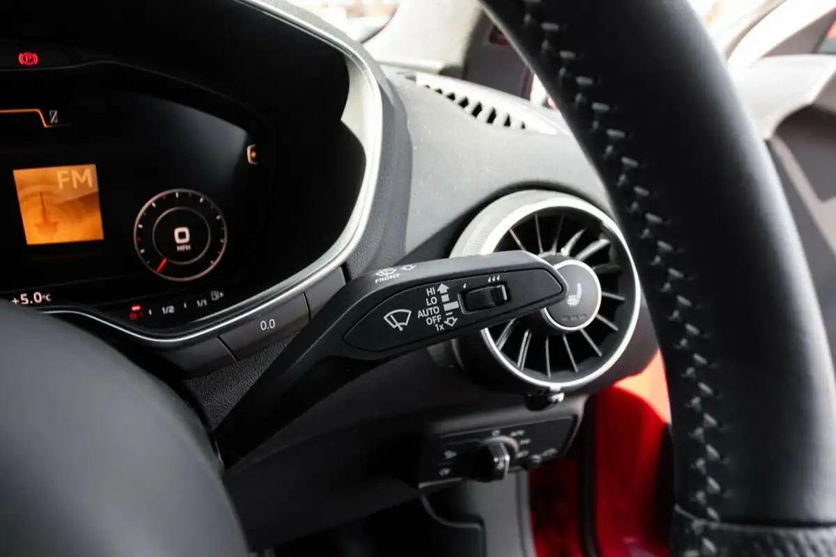2015-audi-tt-coupe-20-tfsi-s-line-big-17