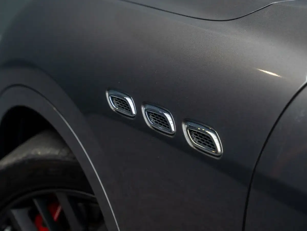 2021-maserati-levante-30-big-30