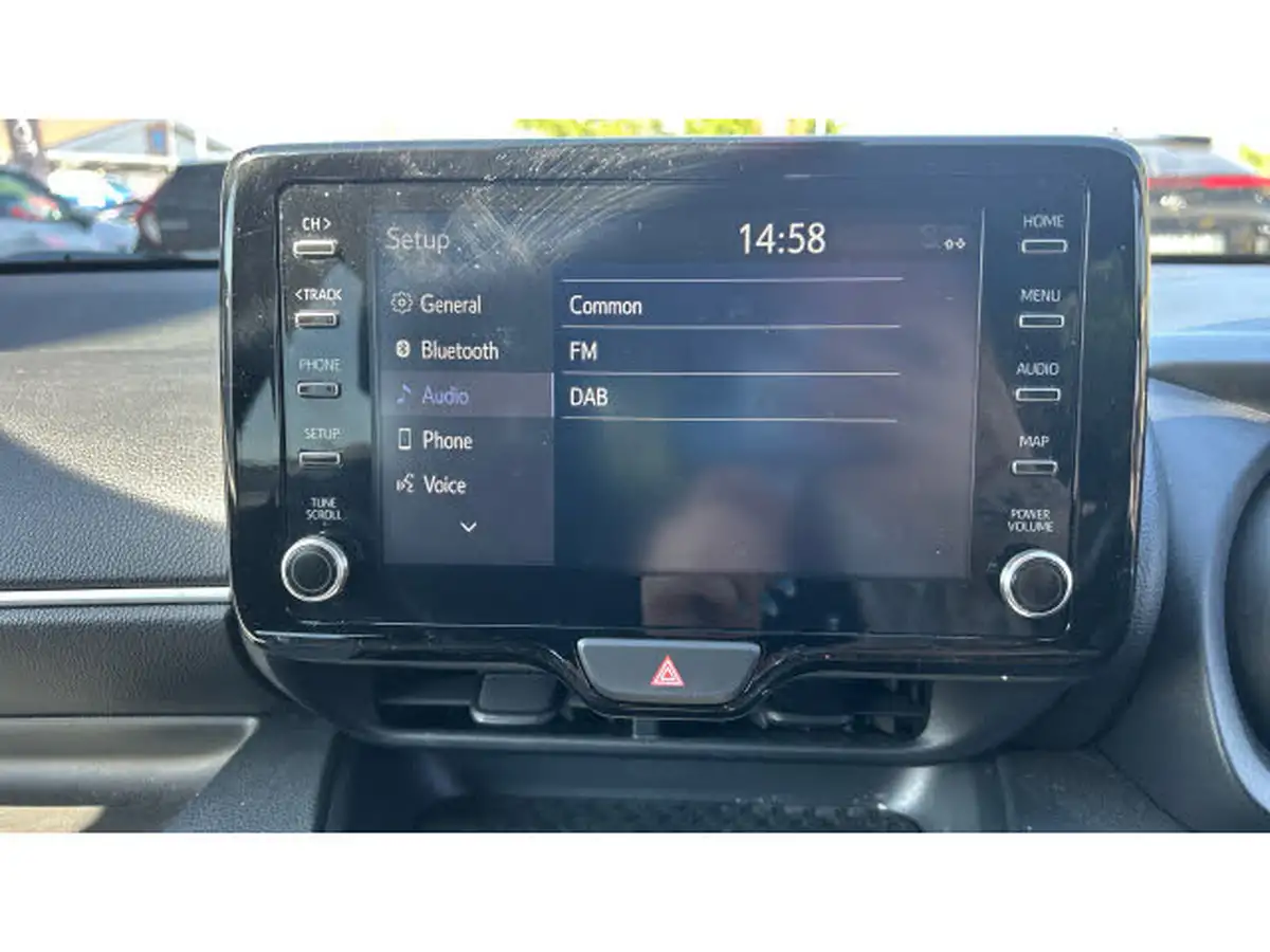 2022-toyota-yaris-15-vvt-i-design-big-29