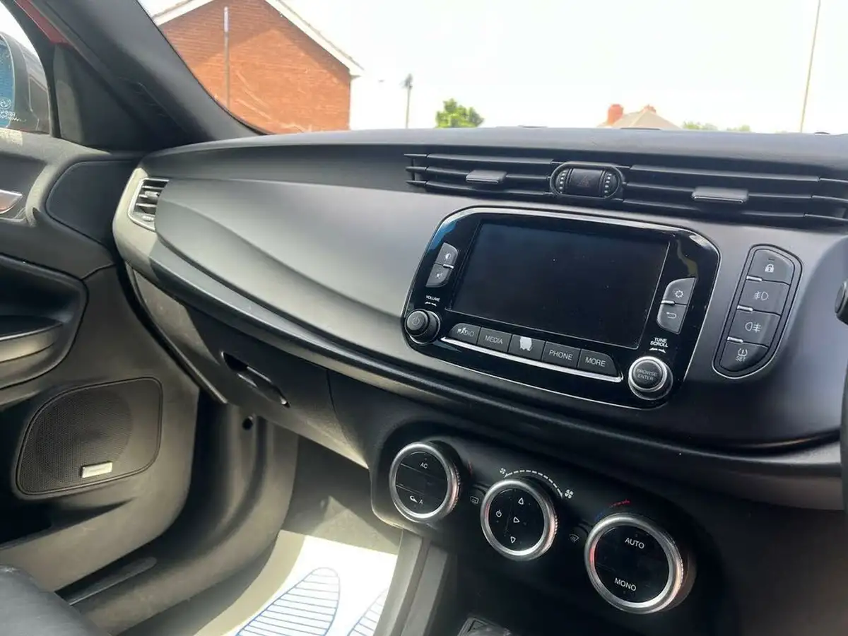 2015-alfa-romeo-giulietta-14-tb-qv-line-alfa-tct-big-15