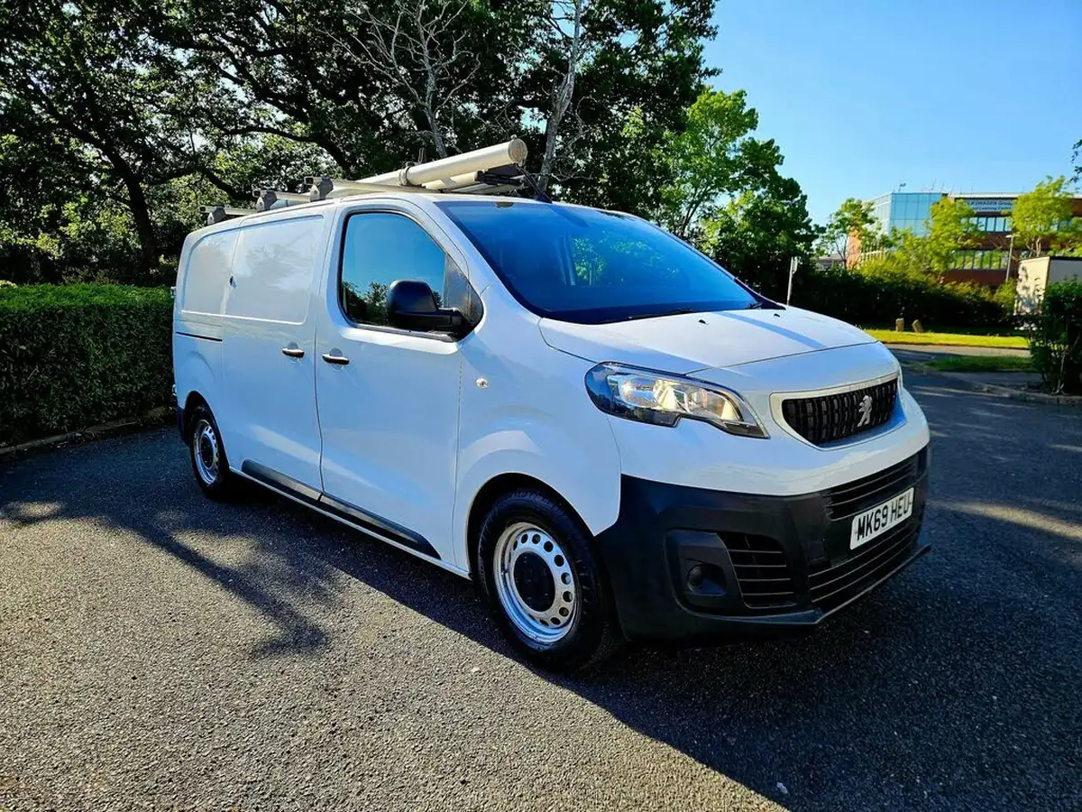 2019-peugeot-expert-15-bluehdi-professional-compact-1000-big-4
