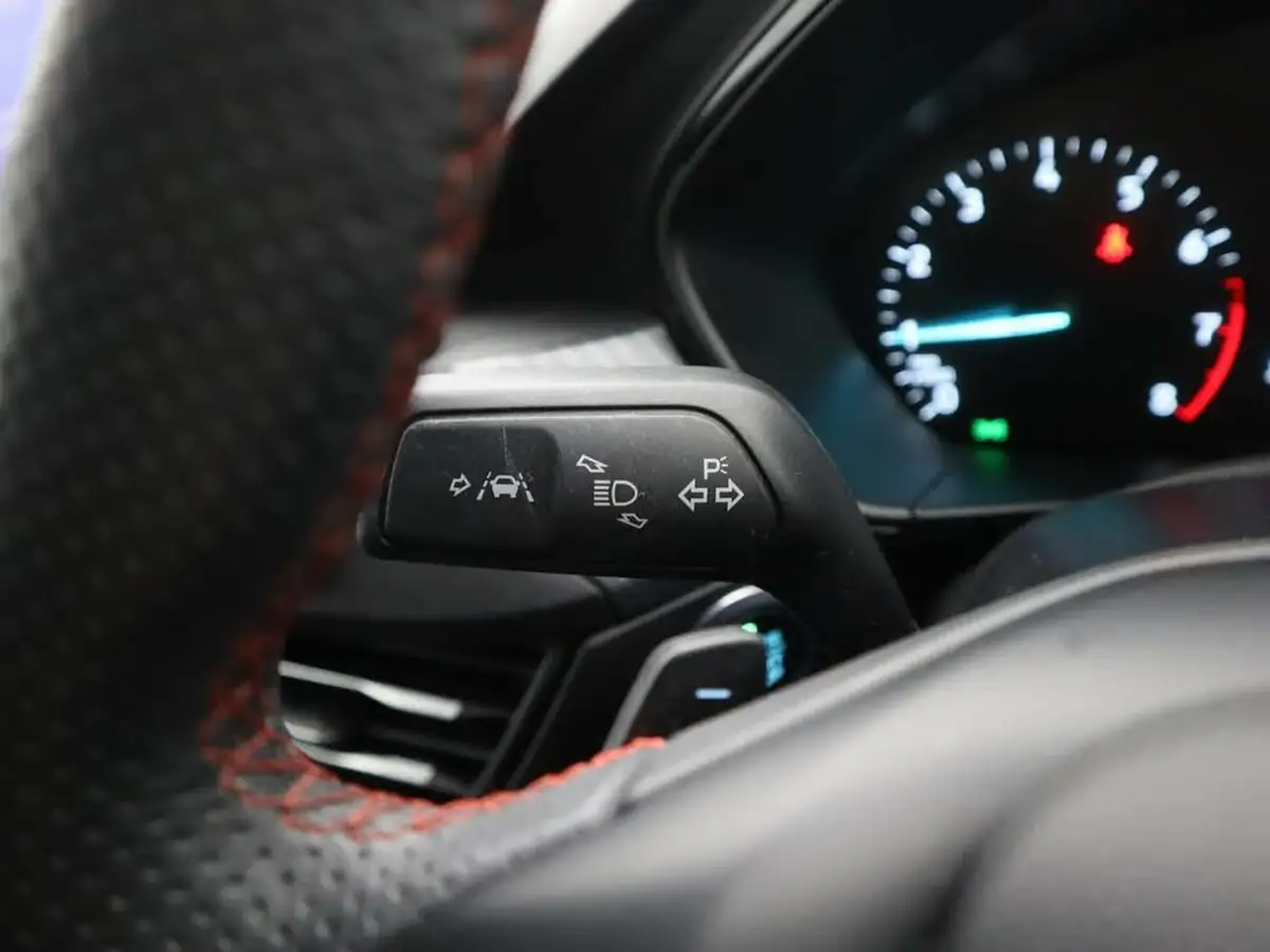 2020-ford-focus-10t-st-line-x-hatchback-auto-big-30