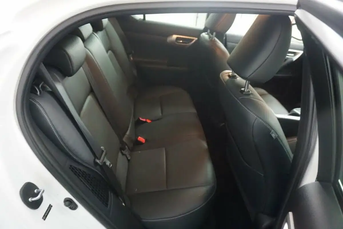 2012-lexus-ct-200h-18-f-sport-big-36