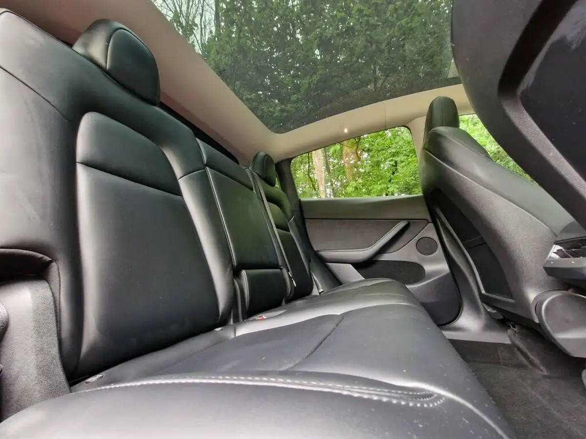 2022-tesla-model-y-e-long-range-big-32