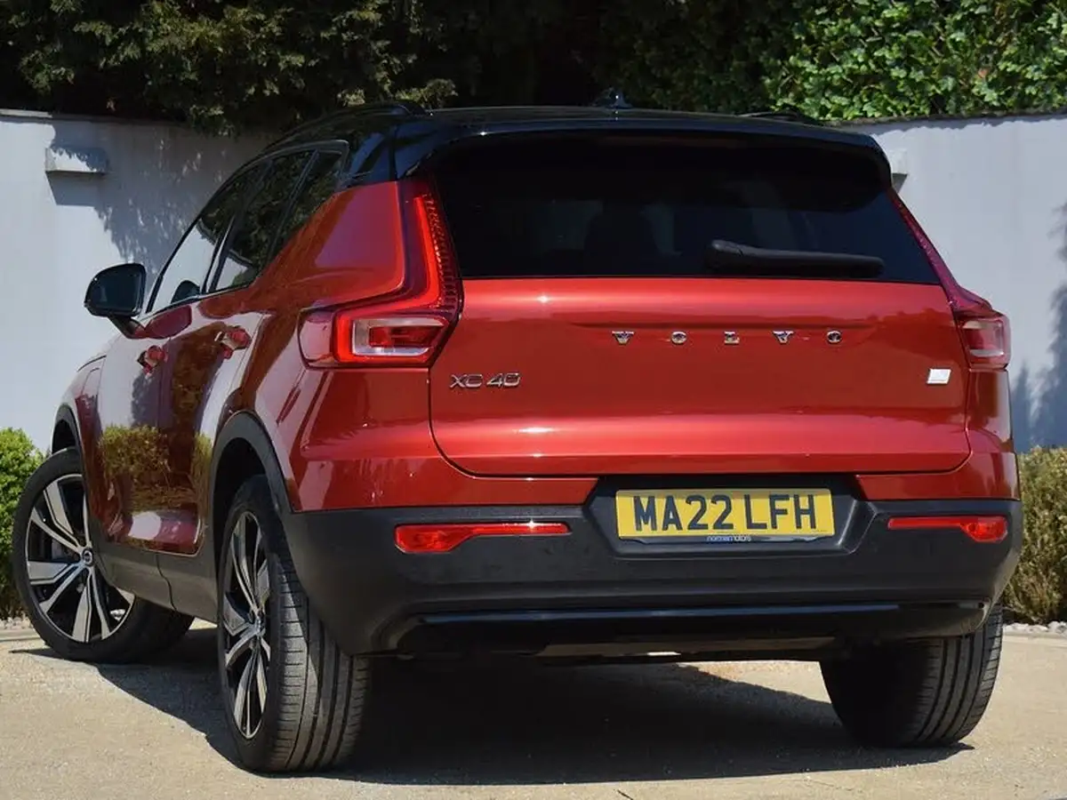 2022-volvo-xc40-15-t5-r-design-pro-big-1
