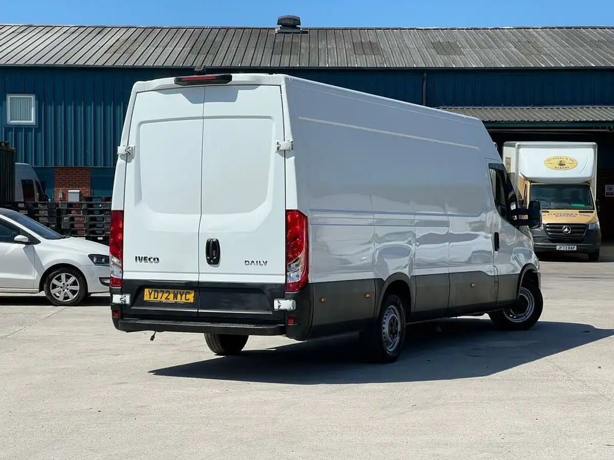 2022-iveco-daily-s-class-23td-35s14v-business-3520lmm-h2-136pseu6dt-big-10