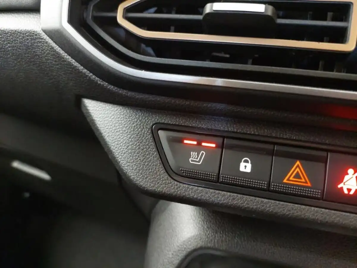2024-dacia-sandero-stepway-10-tce-extreme-90bhp-big-16